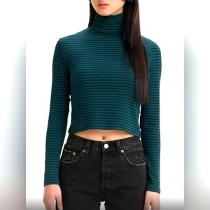 Levi's The Everyday Crop Turtleneck Size XLarge